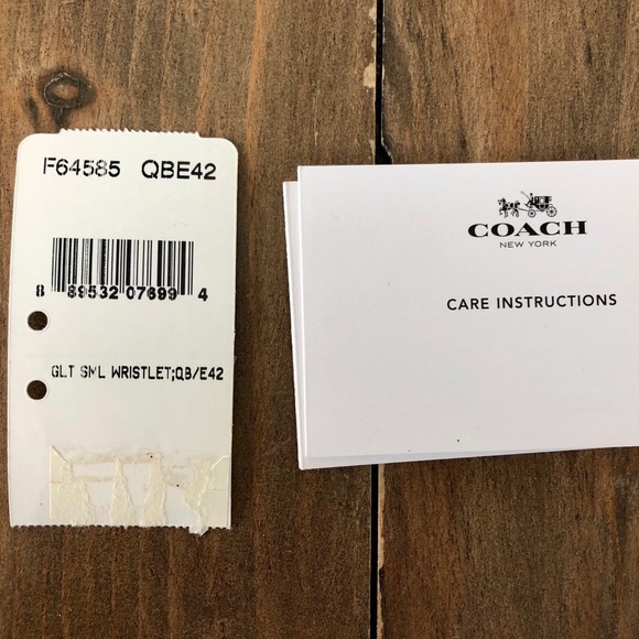 Coach Wristlet in Metallic Cherry - Picture 8 of 9